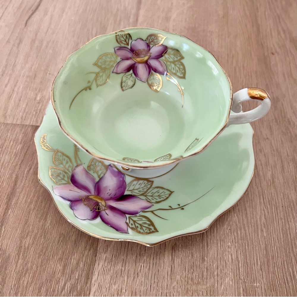 Vtg Collectible Fluorescent Gilt Trim 3-Footed‎ Tea Cup & Saucer Purple Flower